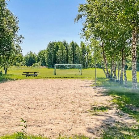 Cozy Home In Oerebro With Wifi Bagian luar foto