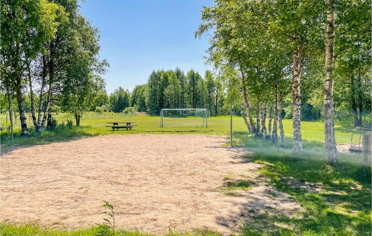 Cozy Home In Oerebro With Wifi Bagian luar foto