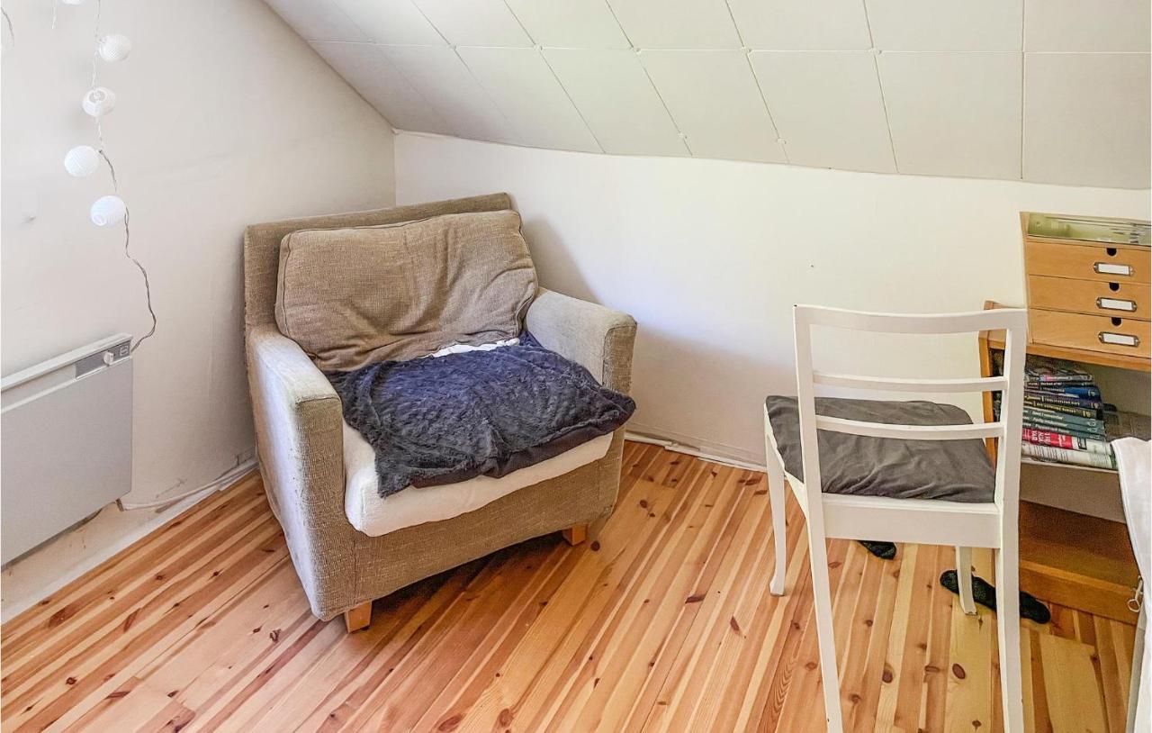 Cozy Home In Oerebro With Wifi Bagian luar foto