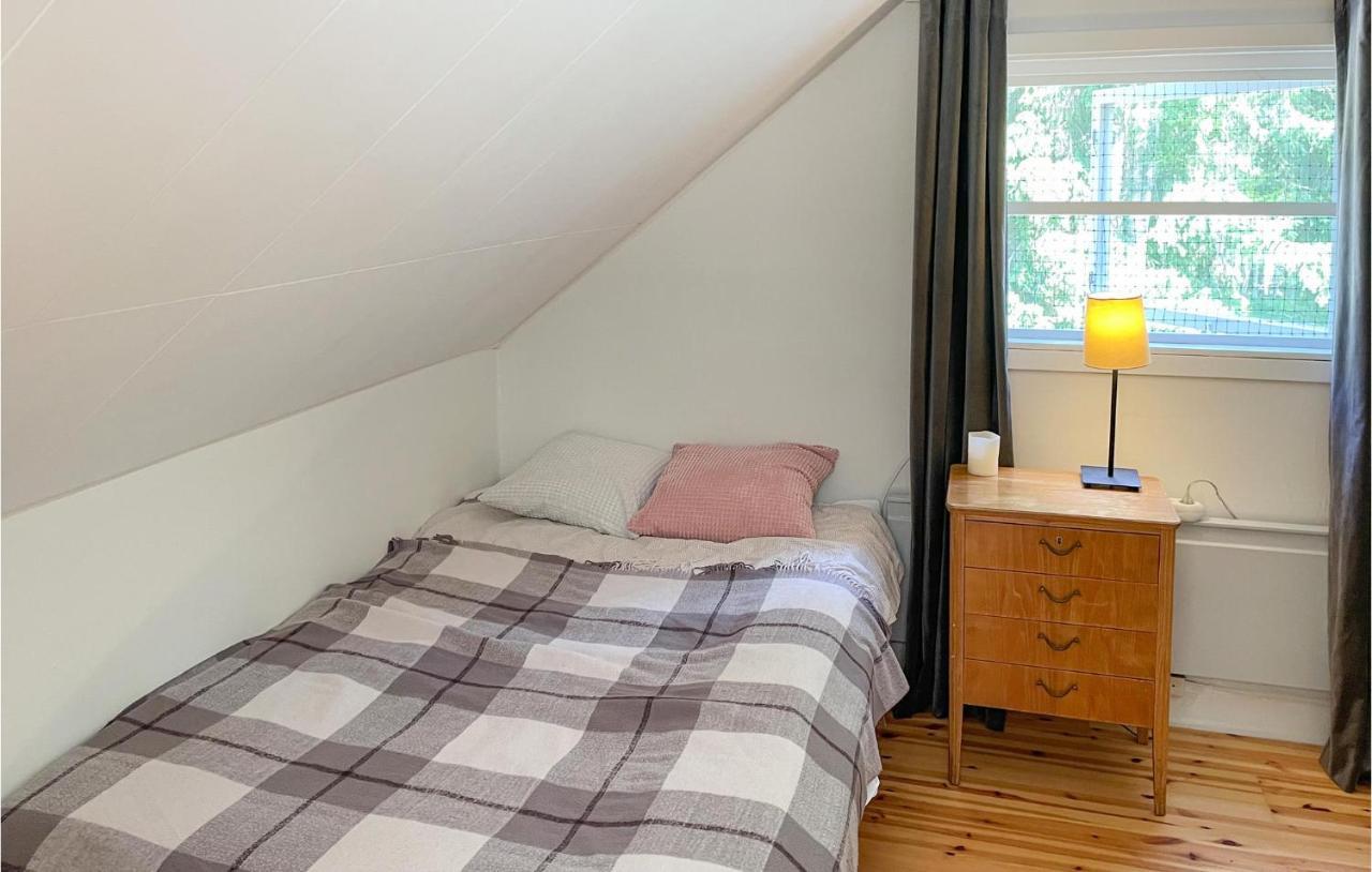 Cozy Home In Oerebro With Wifi Bagian luar foto