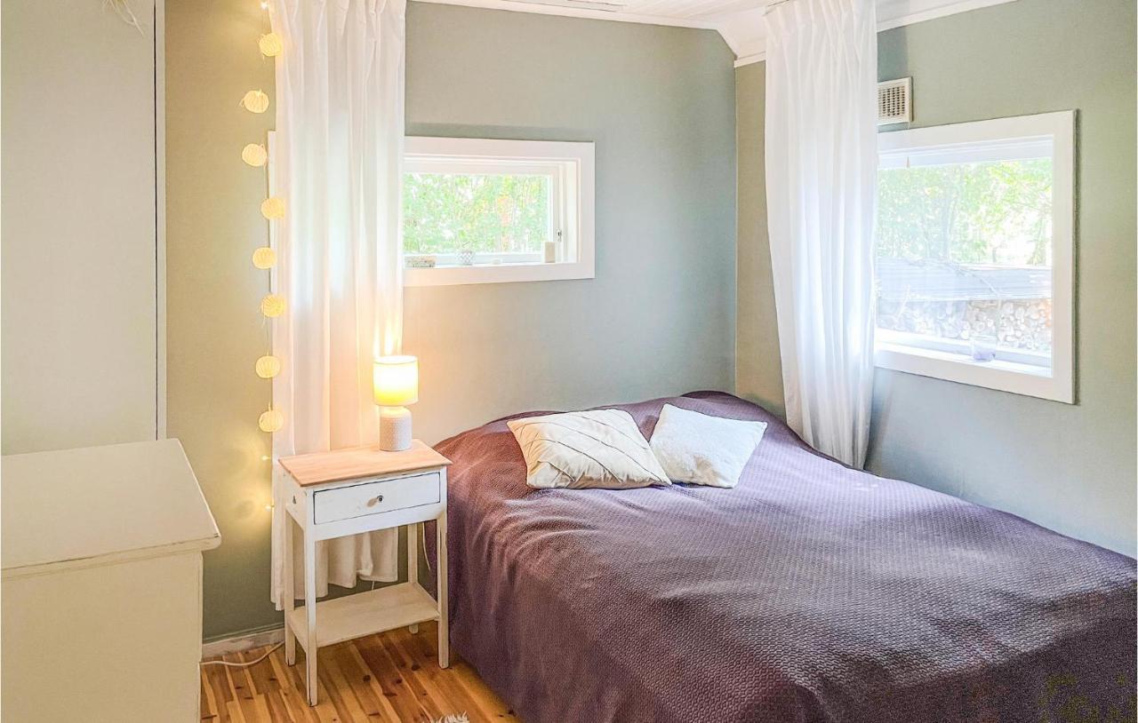 Cozy Home In Oerebro With Wifi Bagian luar foto