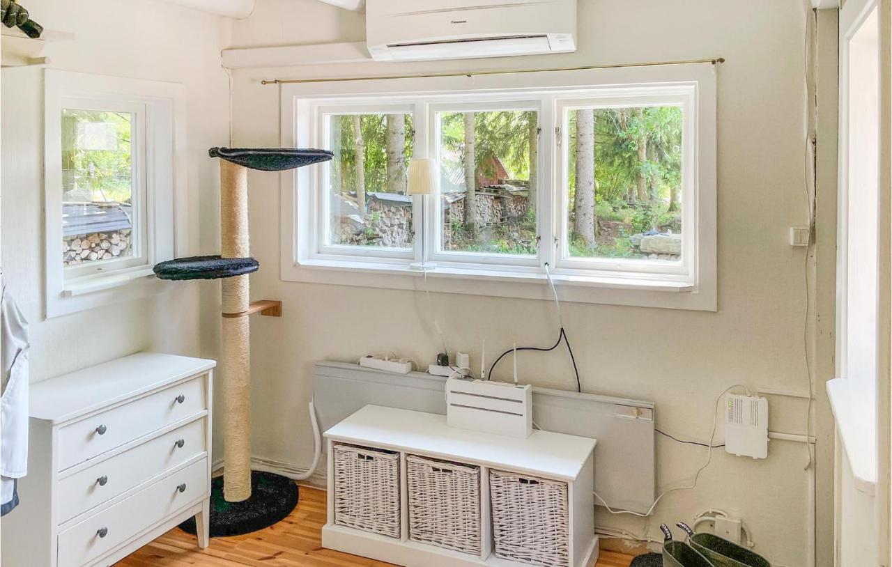 Cozy Home In Oerebro With Wifi Bagian luar foto