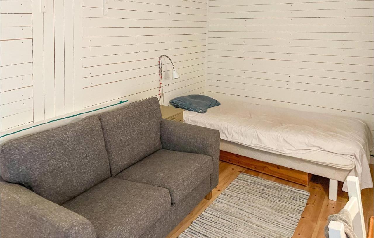 Cozy Home In Oerebro With Wifi Bagian luar foto