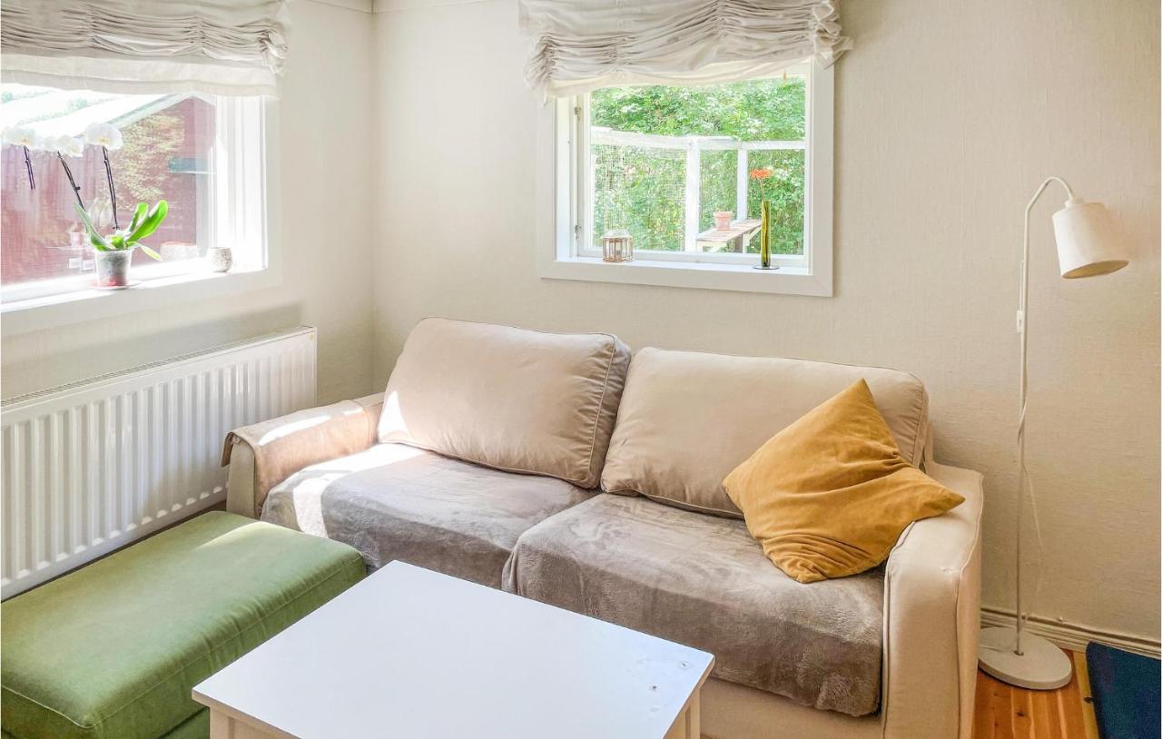 Cozy Home In Oerebro With Wifi Bagian luar foto