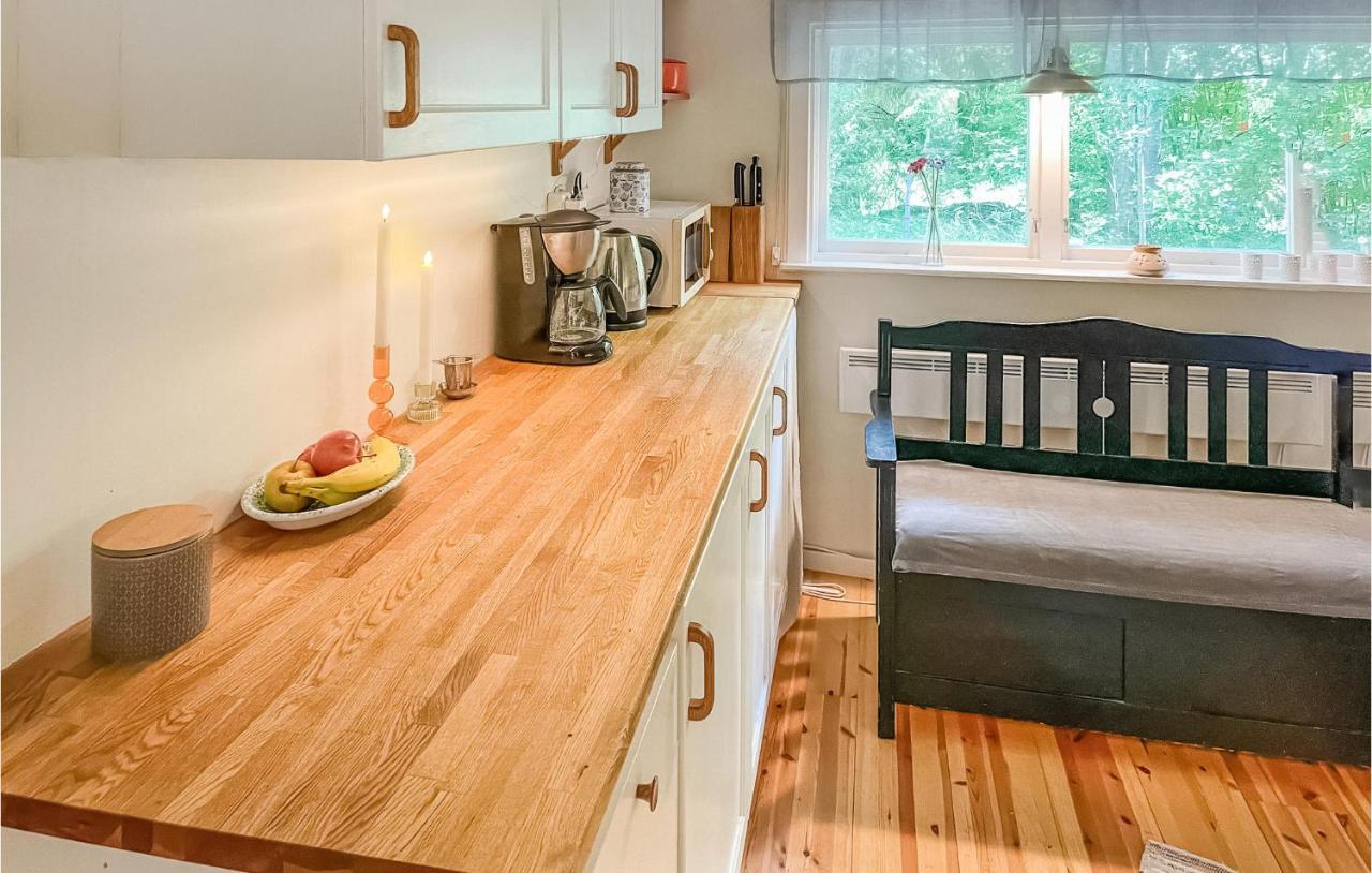 Cozy Home In Oerebro With Wifi Bagian luar foto