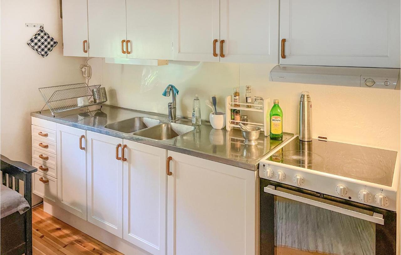 Cozy Home In Oerebro With Wifi Bagian luar foto