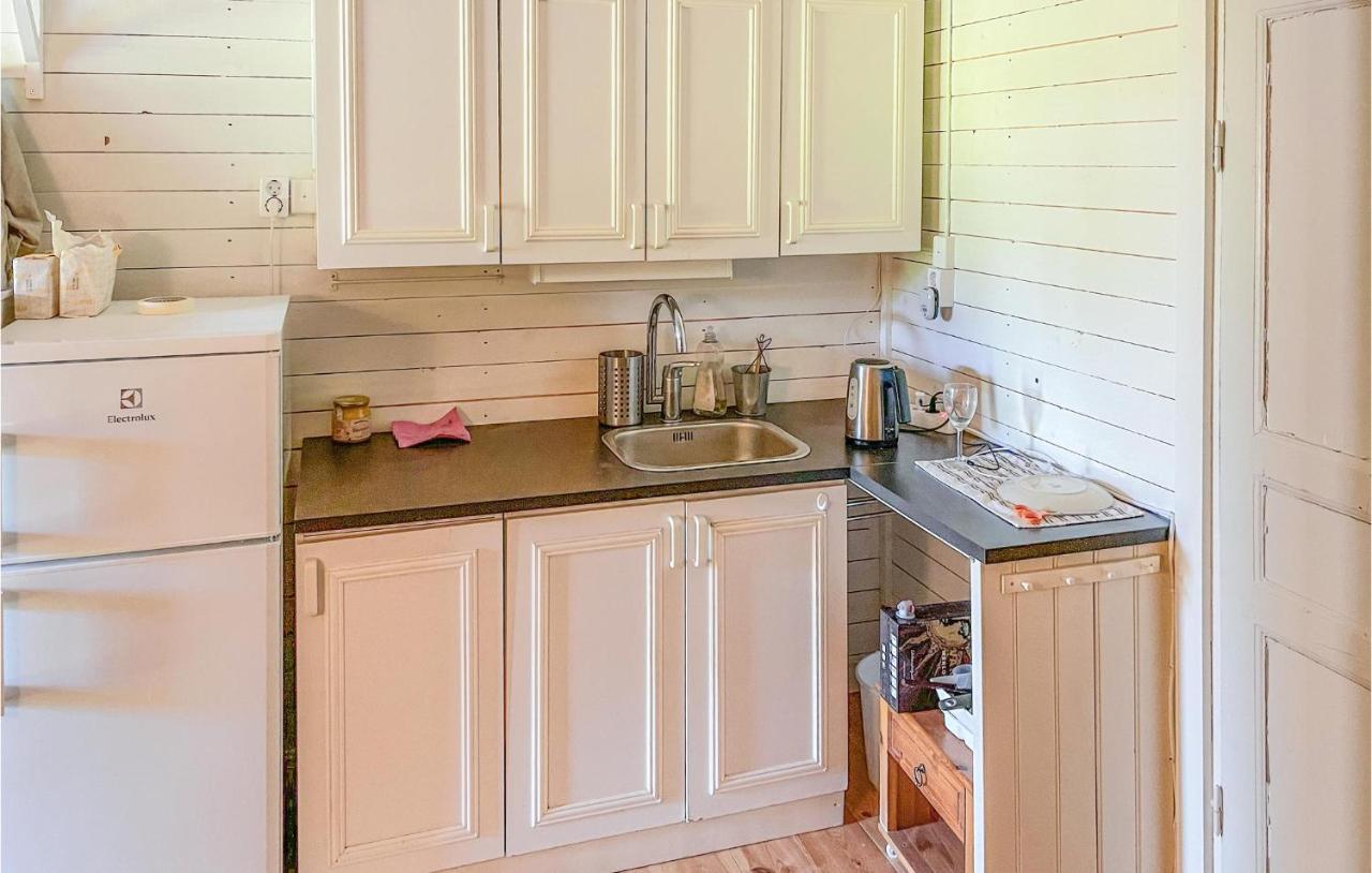 Cozy Home In Oerebro With Wifi Bagian luar foto