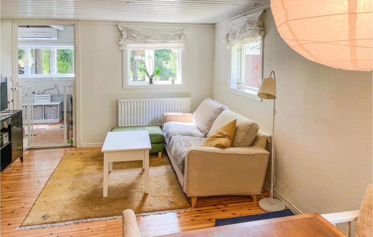 Cozy Home In Oerebro With Wifi Bagian luar foto