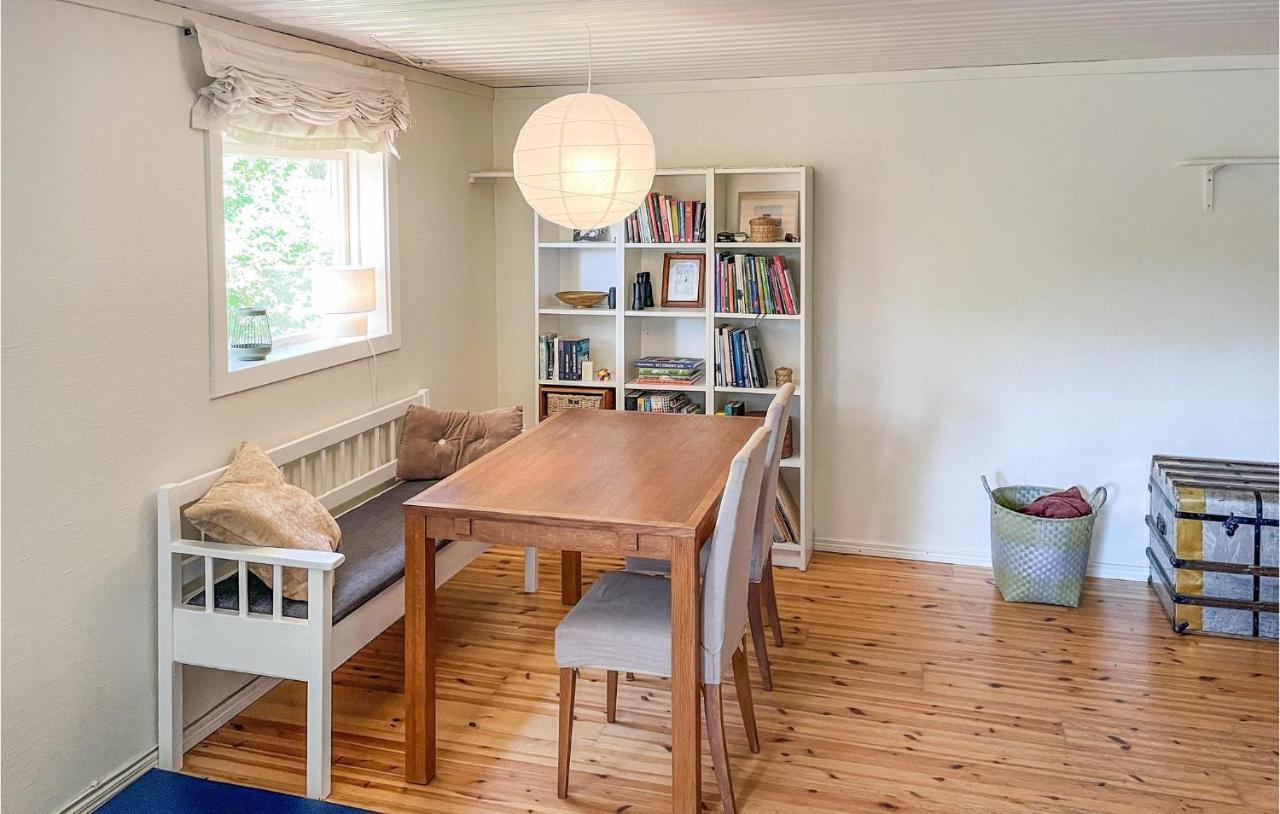 Cozy Home In Oerebro With Wifi Bagian luar foto