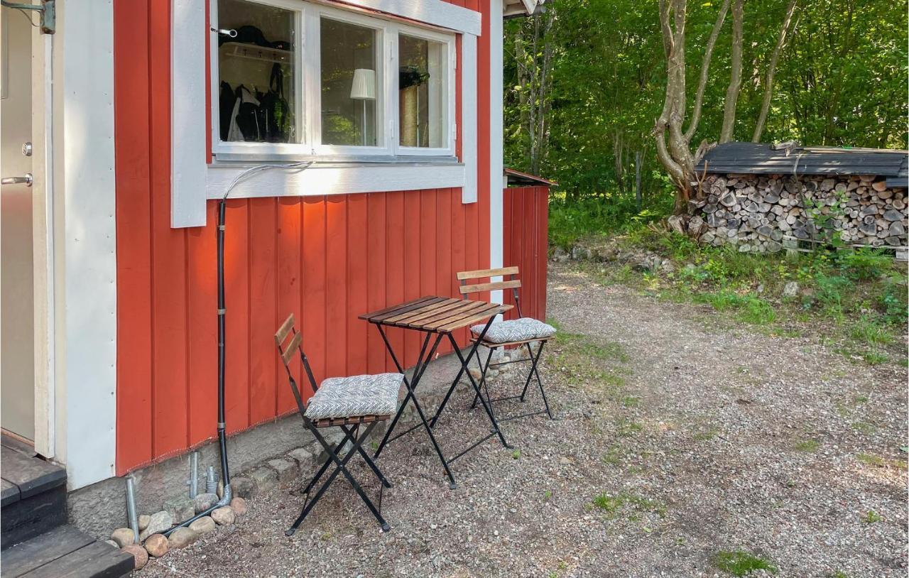 Cozy Home In Oerebro With Wifi Bagian luar foto
