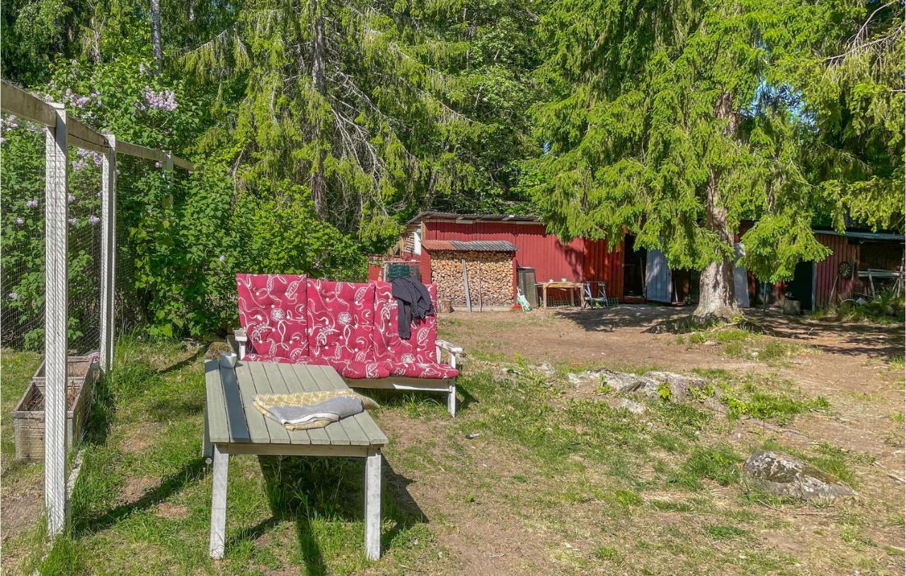 Cozy Home In Oerebro With Wifi Bagian luar foto